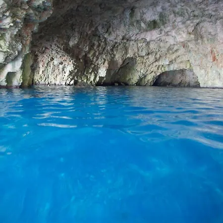 Nora Hvar Bed and breakfast 3*