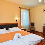 Bed & Breakfast Villa Nora Hvar 4*