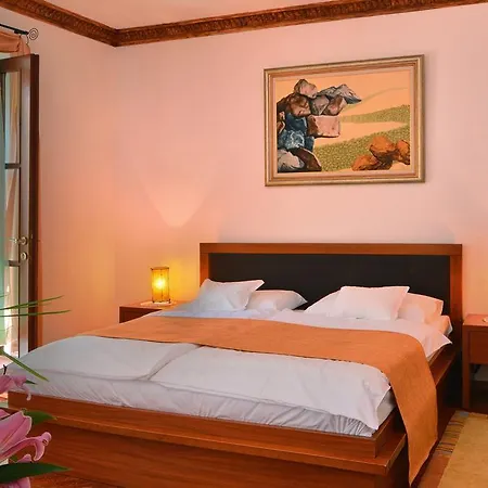 ベッド・アンド・ブレックファスト ノラ フヴァル