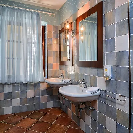 ノラ ベッド・アンド・ブレックファスト フヴァル