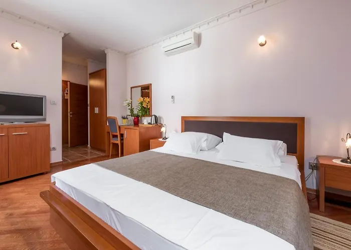 Villa Nora Hvar Bed & Breakfast 4*