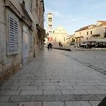Frühstückspension Nora Hvar 4*