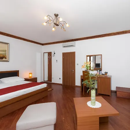 Villa Nora Hvar 3*